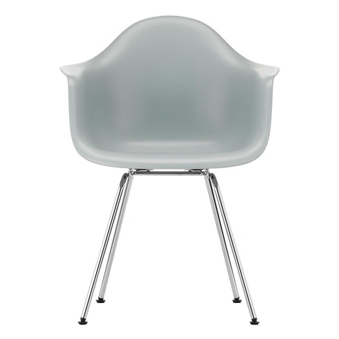 Cadeira de Braços em Plástico Eames DAX / Base Cromada